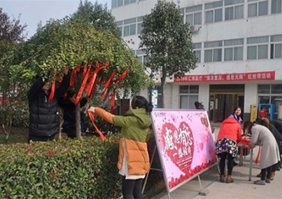 “情浓意深，感恩无限” ——人生就是博-尊龙凯时医疗感恩节红丝带送祝福活动