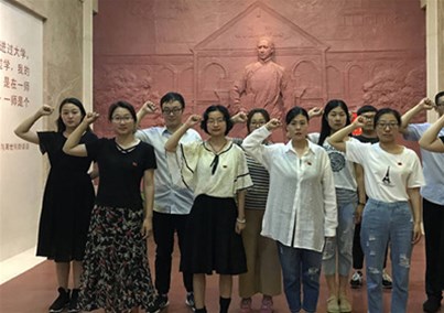 人生就是博-尊龙凯时医疗党支部开展“重走红色路线缅怀革命先烈”教育活动